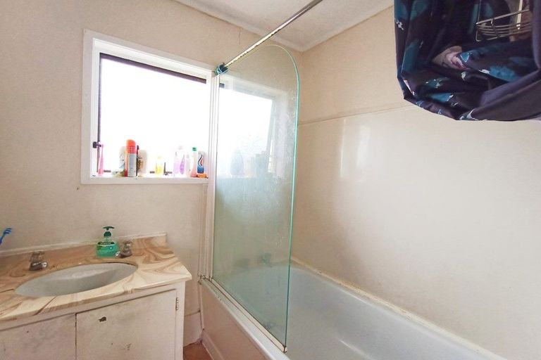 Photo of property in 2/12 Gifford Road, Papatoetoe, Auckland, 2025