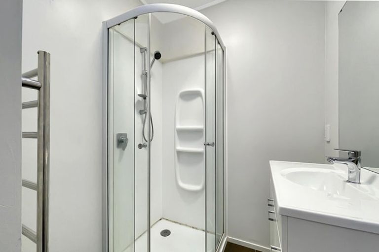 Photo of property in 3/8 Park Hill Road, Birkenhead, Auckland, 0626