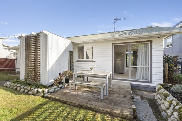Photo of property in 6 Kaitawa Crescent, Paraparaumu, 5032