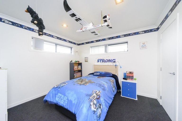 Photo of property in 14 Pegasus Place, Kelvin Grove, Palmerston North, 4414