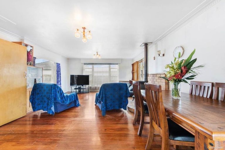 Photo of property in 53 Beaubank Road, Kelston, Auckland, 0602