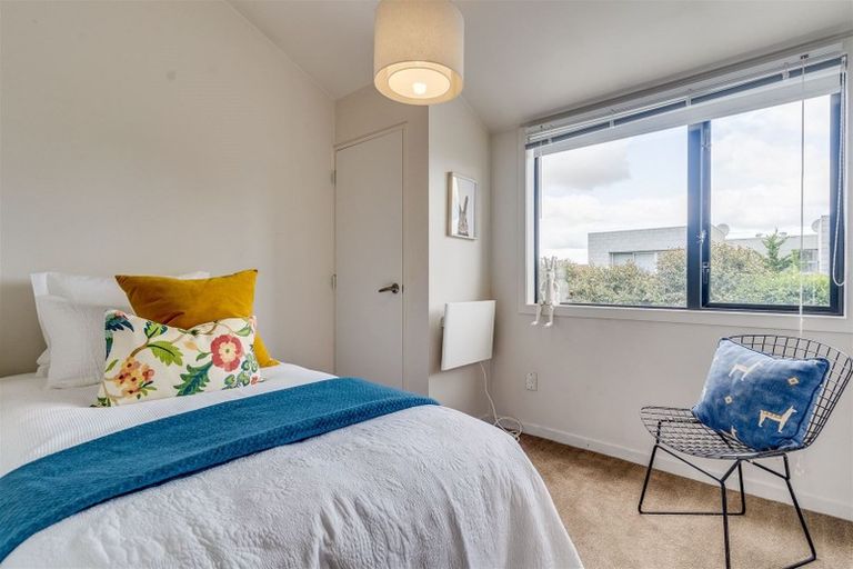 Photo of property in 1/52 Aikmans Road, Merivale, Christchurch, 8014