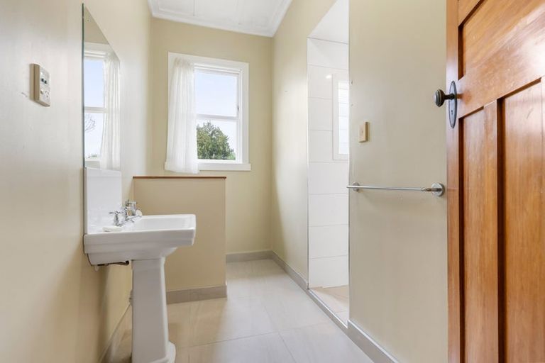 Photo of property in 50 Woodglen Road, Glen Eden, Auckland, 0602