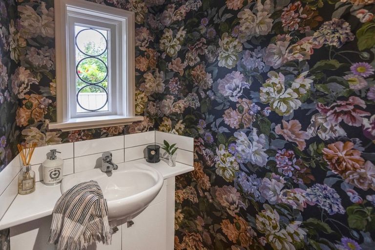 Photo of property in 130 Karori Road, Karori, Wellington, 6012