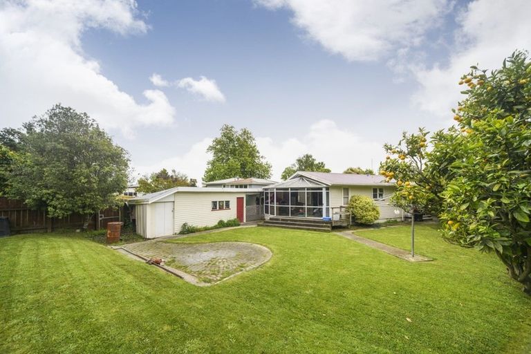 Photo of property in 73 Ruamahanga Crescent, Terrace End, Palmerston North, 4410