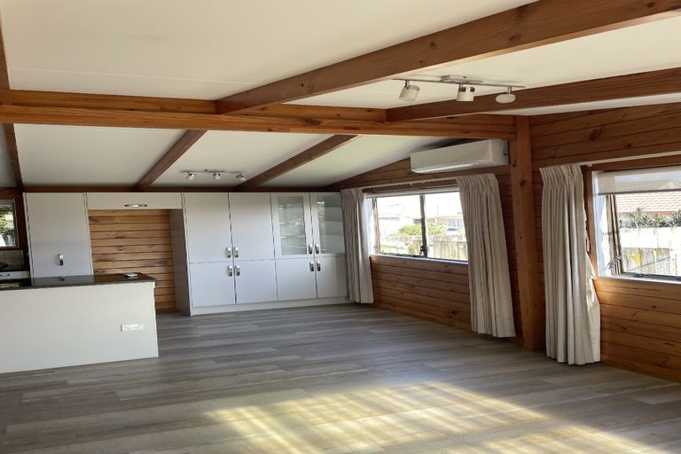 Photo of property in 2/12 Balmore Place, Wattle Downs, Auckland, 2103