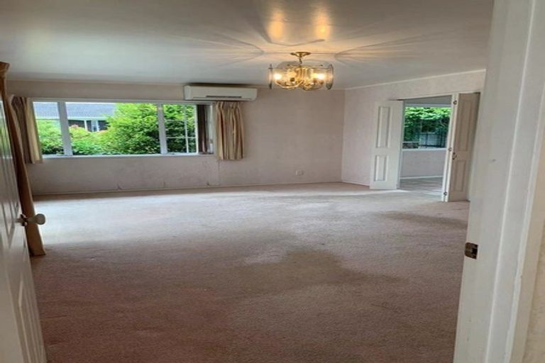 Photo of property in 1 Holly Way, Sunnyhills, Auckland, 2010