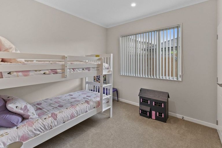 Photo of property in 3 Papaview Road, Papakura, 2110