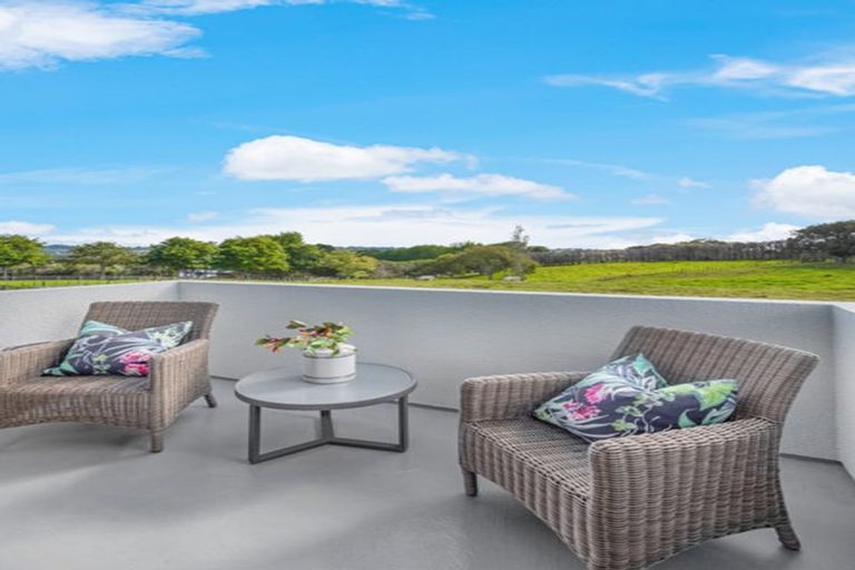 Photo of property in 30 Clifton Road, Whitford, Howick, 2571