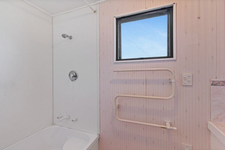 Photo of property in 633a Queen Street East, Levin, 5510