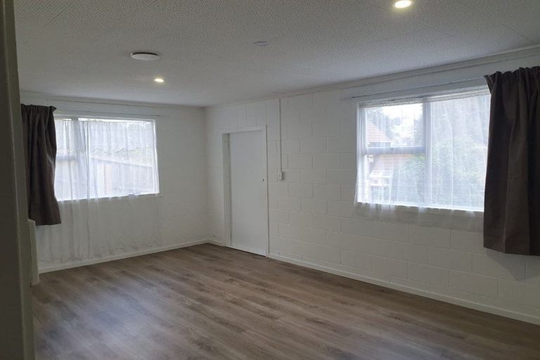 Photo of property in 2/5 Oates Road, Glen Eden, Auckland, 0602