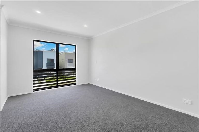 Photo of property in 32 Vincent Mcgrath Crescent, Swanson, Auckland, 0614