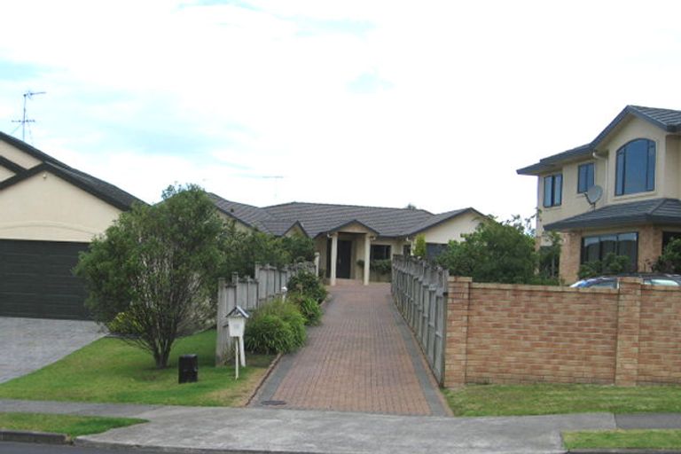 Photo of property in 13 Rosetti Rise, West Harbour, Auckland, 0618