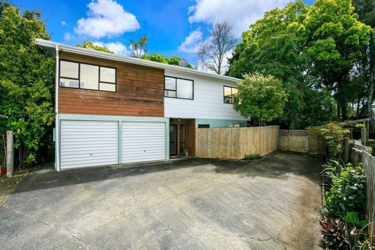 Photo of property in 2/21 Greenvalley Rise, Glenfield, Auckland, 0629