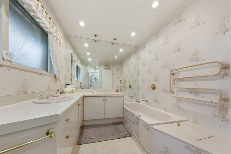 Photo of property in 6 Halcyon Place, Papatoetoe, Auckland, 2025