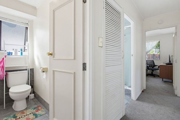Photo of property in 9 Panzic Place, Glen Eden, Auckland, 0602