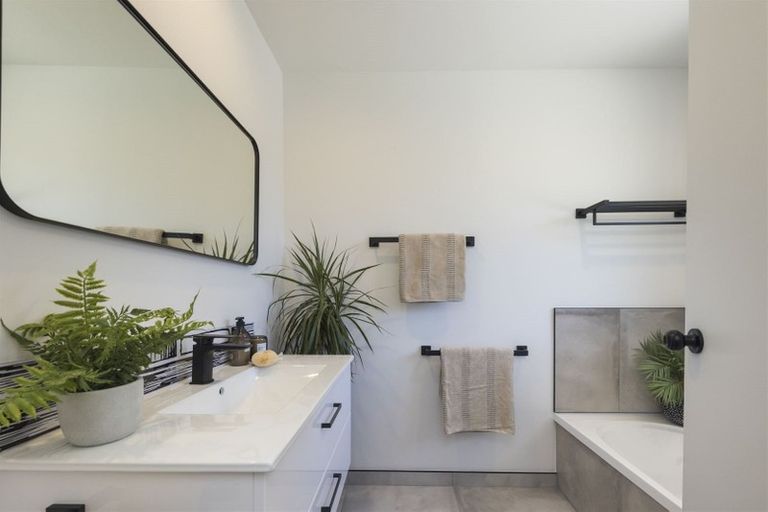 Photo of property in 21 Chadwick Place, Highbury, Palmerston North, 4412