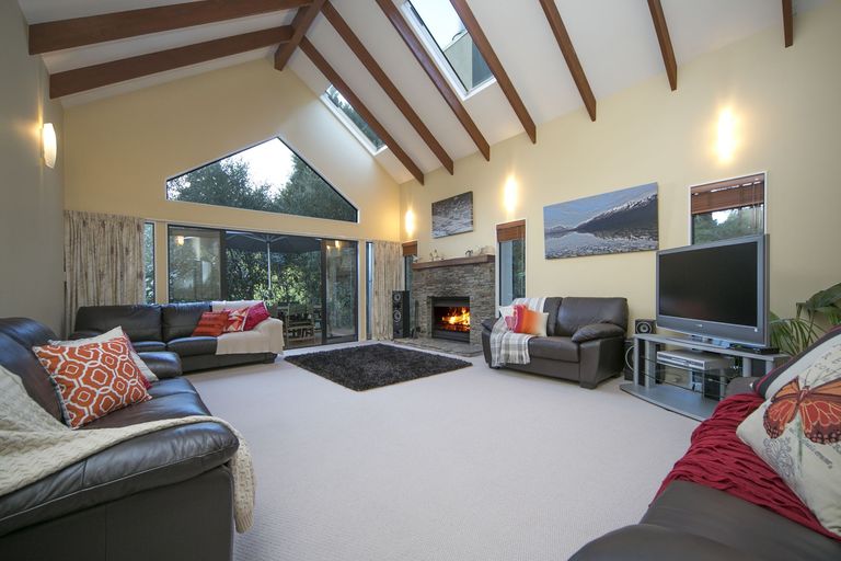 Photo of property in 182b Forest Hill Road, Waiatarua, Auckland, 0612