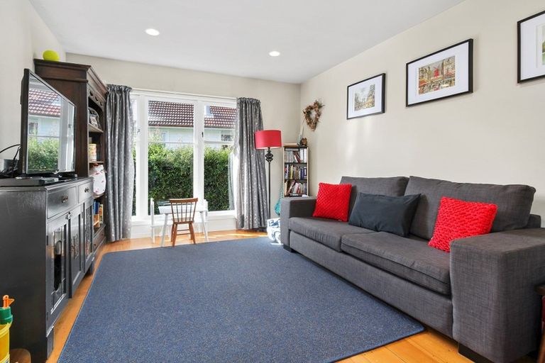 Photo of property in 7 Essex Street, Te Atatu South, Auckland, 0610