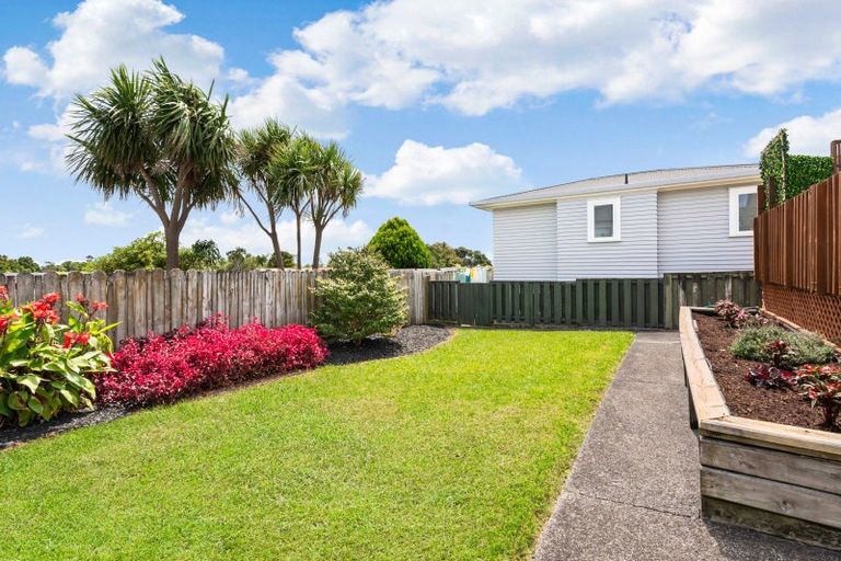 Photo of property in 9a Bradbury Road, Botany Downs, Auckland, 2010
