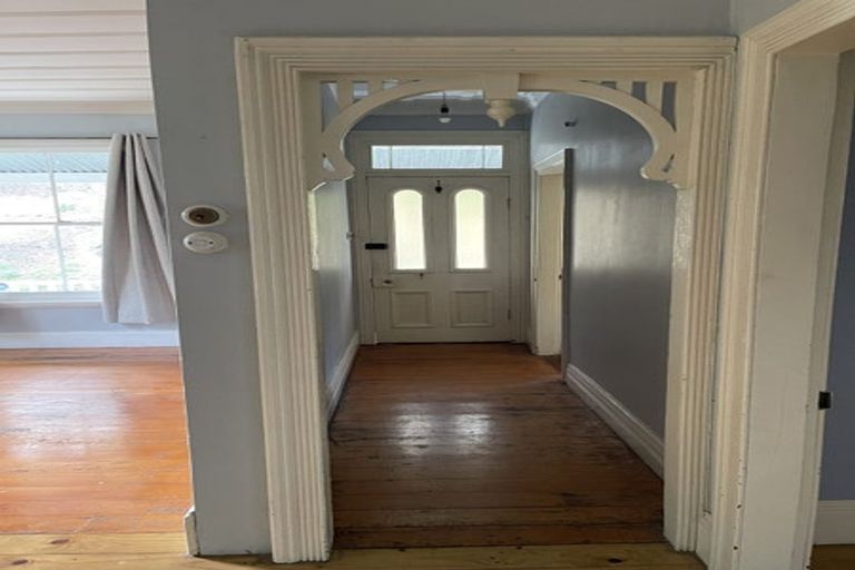 Photo of property in 2 Spencer Road, Hospital Hill, Napier, 4110