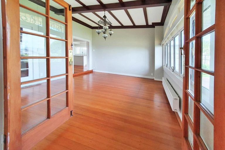 Photo of property in 8 Cobden Road, Bluff Hill, Napier, 4110