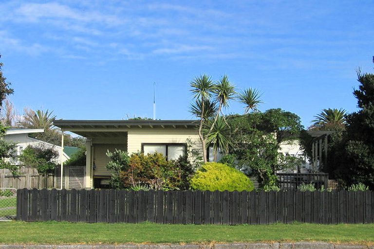 Photo of property in 22 Te Moana Road, Waikanae Beach, Waikanae, 5036
