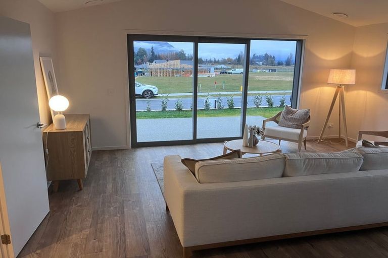 Photo of property in 44 Doug Ledgerwood Drive, Wanaka, 9305