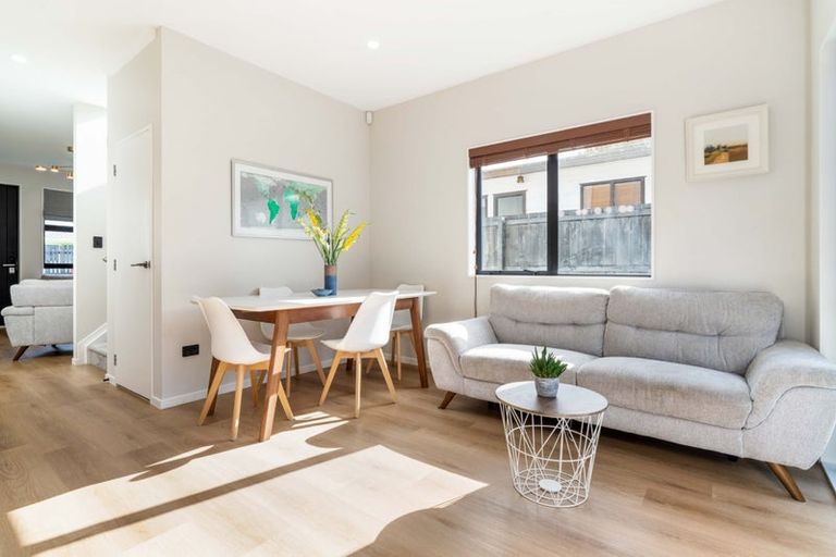 Photo of property in 13f Purata Place, Mangere Bridge, Auckland, 2022