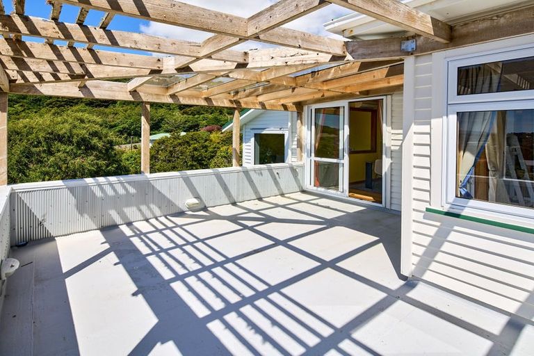 Photo of property in 10 Carleton Terrace, Tawa, Wellington, 5028