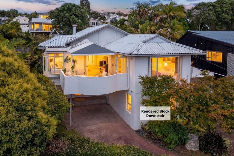 Photo of property in 1/22 Sandown Road, Rothesay Bay, Auckland, 0630