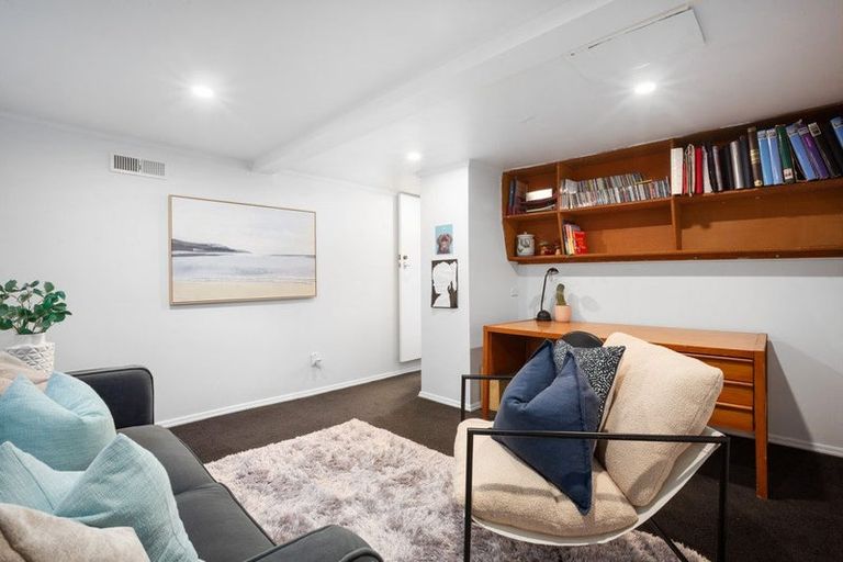 Photo of property in 22 Tio Tio Road, Miramar, Wellington, 6022