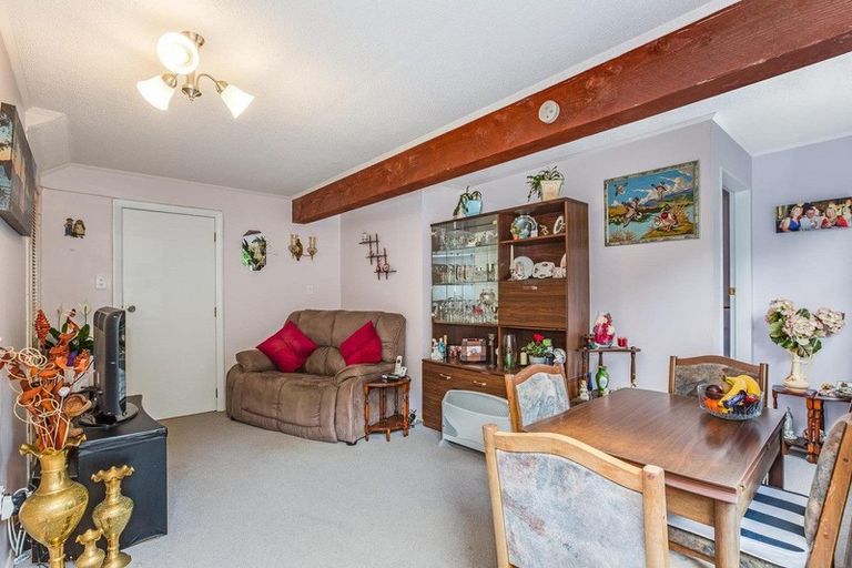 Photo of property in 1 Julia Place, Tawa, Wellington, 5028