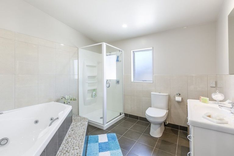 Photo of property in 20a Glenross Drive, Wattle Downs, Auckland, 2103