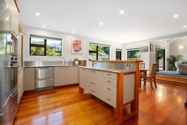 Photo of property in 22 Tio Tio Road, Miramar, Wellington, 6022