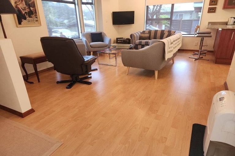 Photo of property in 98a Normandale Road, Normandale, Lower Hutt, 5010