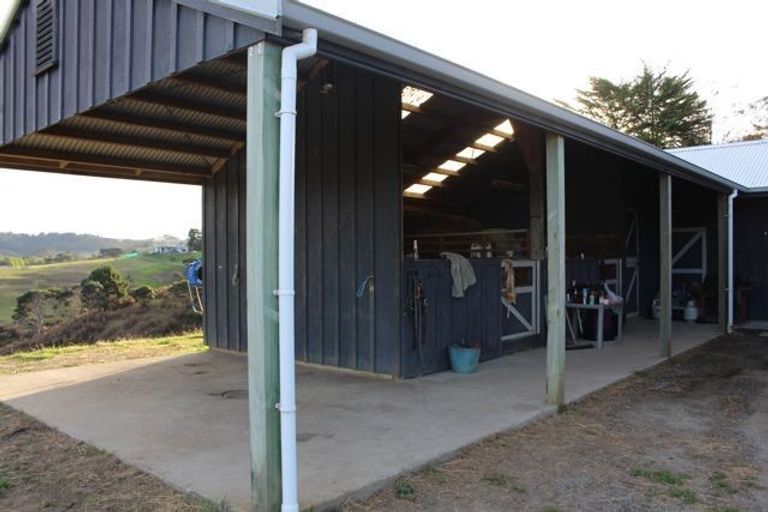 Photo of property in 175 Hanham Road, Kumeu, 0891