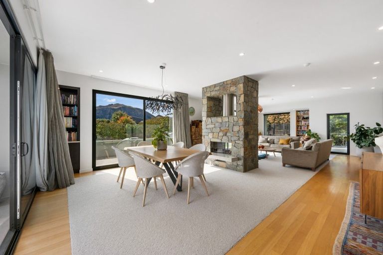 Photo of property in 8b Minaret Ridge, Wanaka, 9305