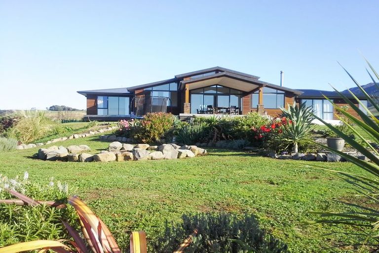 Photo of property in 65 Te Ahiawa Road, Raglan, 3297