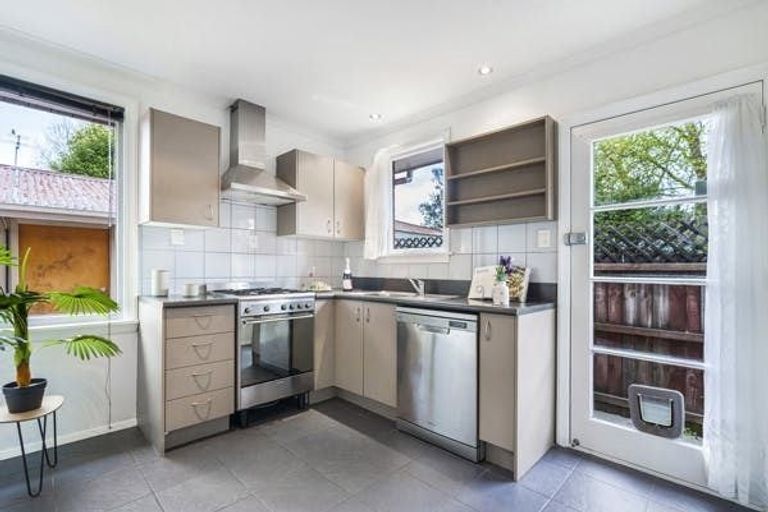 Photo of property in 10 Packe Street, Edgeware, Christchurch, 8013