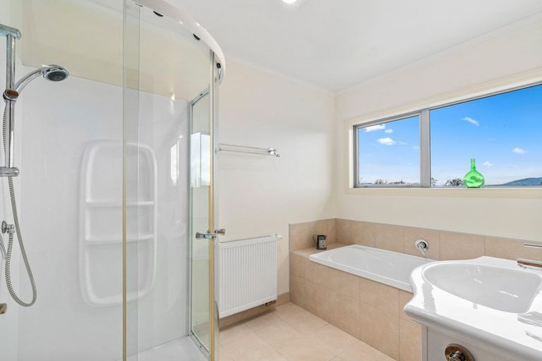 Photo of property in 1 Hollyhock Lane, Wanaka, 9305