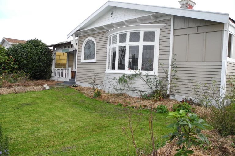 Photo of property in 22 Timaru Road, Waimate, 7924