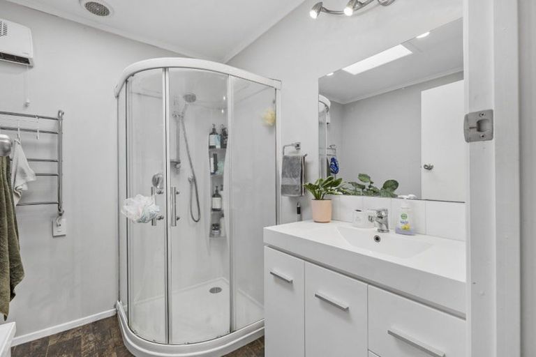 Photo of property in 1 Williams Terrace, Fitzherbert, Palmerston North, 4410