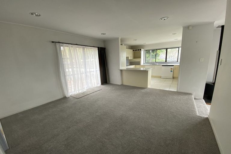 Photo of property in 1/7 Colmar Road, Mellons Bay, Auckland, 2014