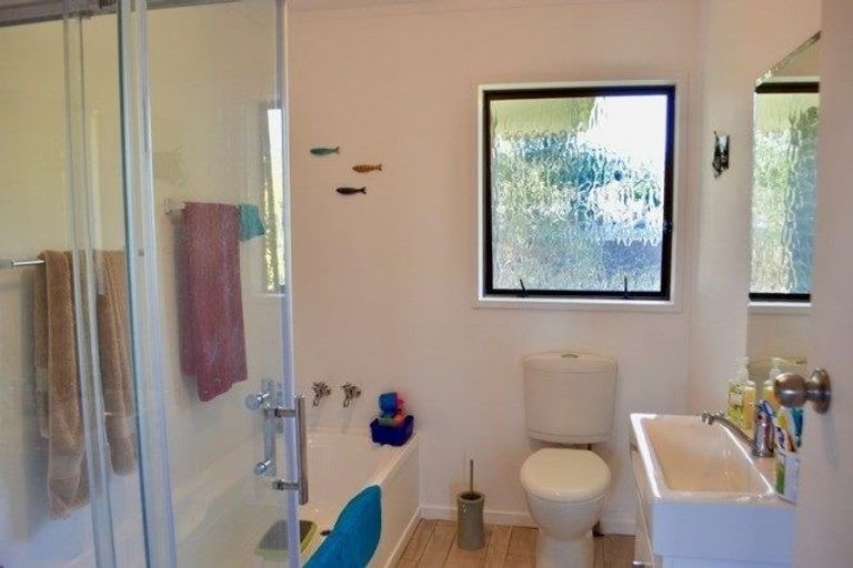 Photo of property in 11a Toi Street, Otaki Beach, Otaki, 5512