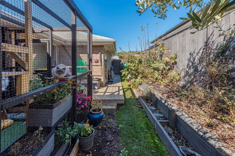 Photo of property in 13 Papa Orchard Drive, Kumeu, 0810