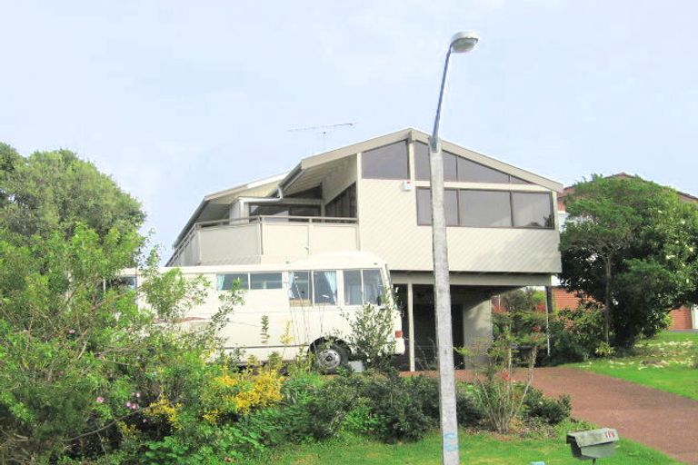 Photo of property in 11 Rosario Crescent, Red Beach, 0932