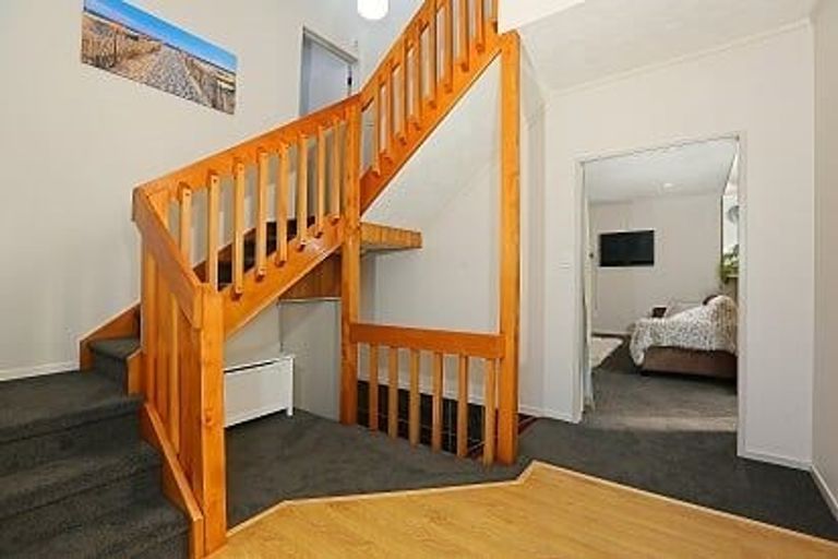 Photo of property in 48 Vintage Drive, Henderson, Auckland, 0612