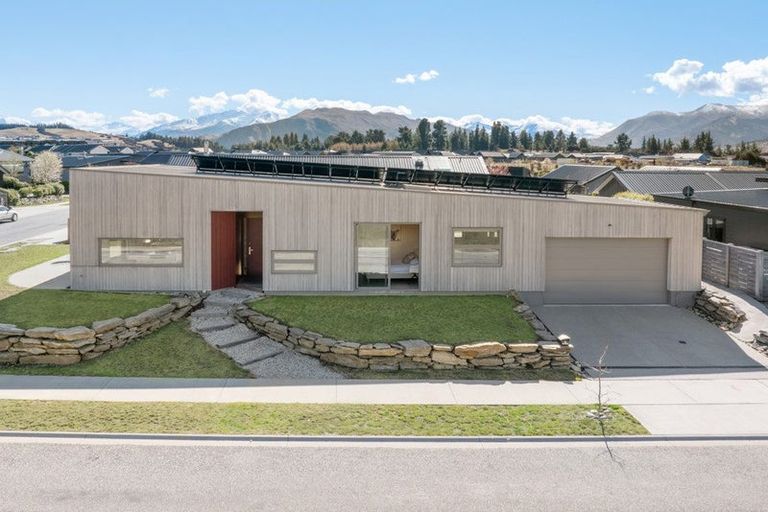 Photo of property in 6 Pounamu Avenue, Albert Town, Wanaka, 9305