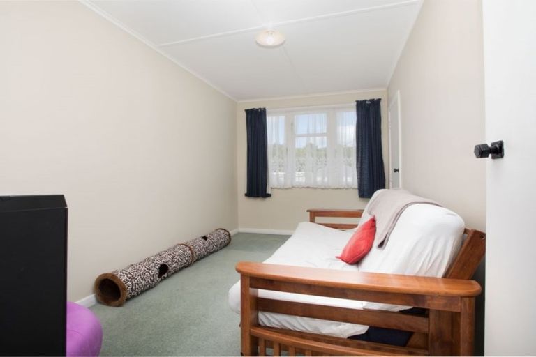 Photo of property in 10 Maher Place, Ranui, Porirua, 5024